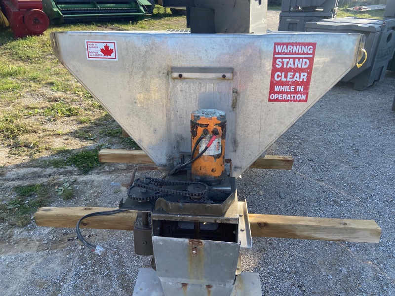 Chemical/Fertilizer Application  Arctic Salt Spreader Photo